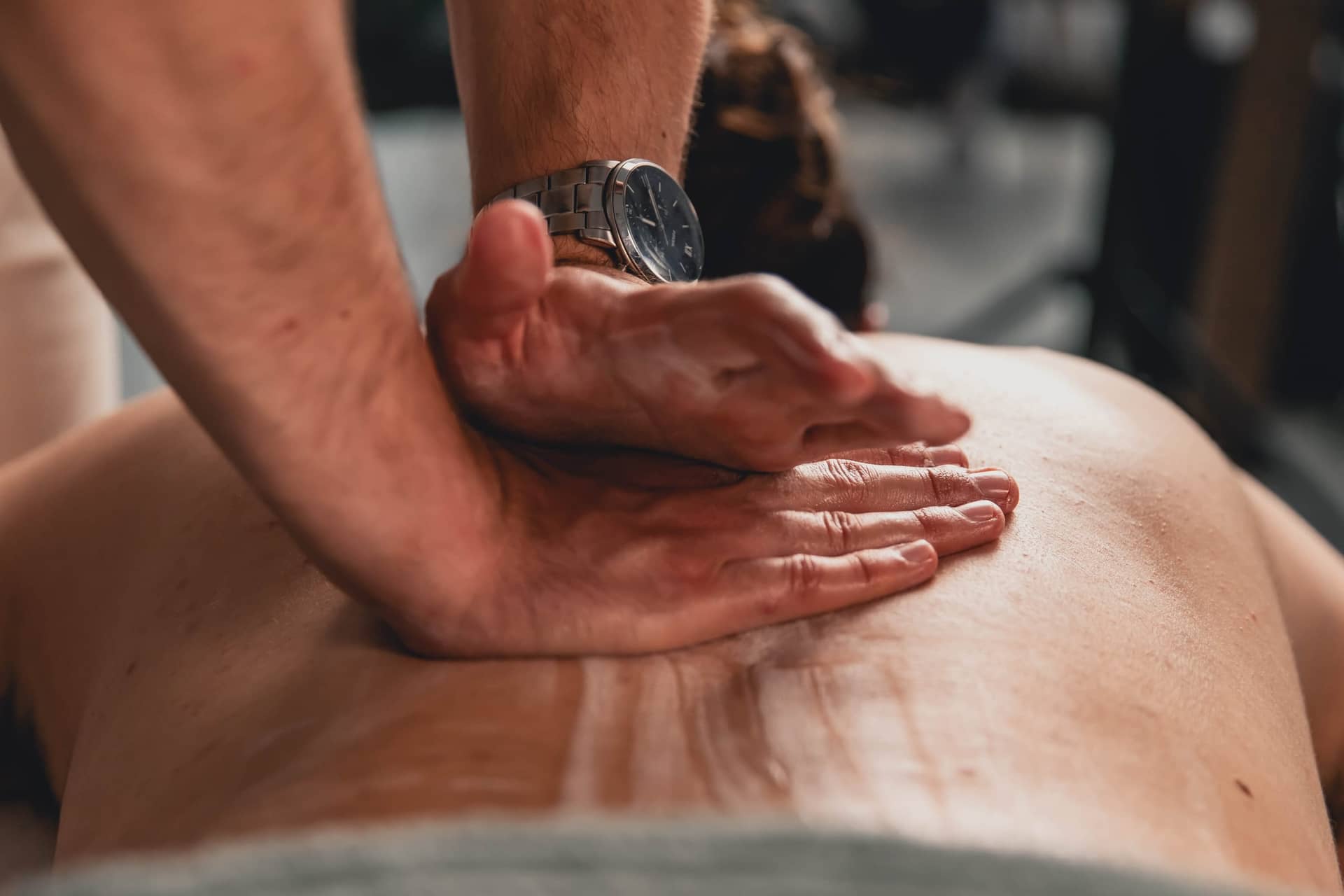 Sesiune de masaj terapeutic la domiciliu